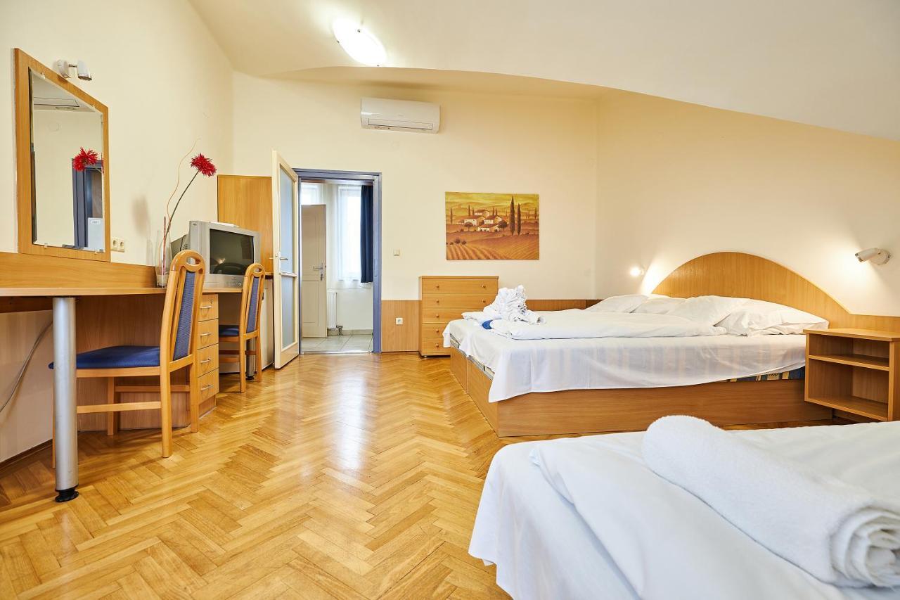 Nimrod Vendeghaz Hotel Hajduszoboszlo Exterior photo